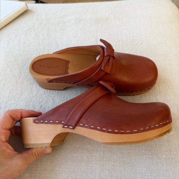 Anthropologie  Swedish Hasbeens NWT Cognac Bow Slip in Husband Clog 🌸 🌈❤️ - Picture 12 of 12